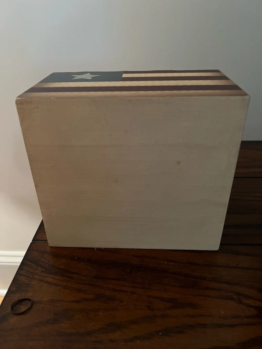 Stars and stripes country rustic patriotic box with wooden handle. - Picture 6 of 6